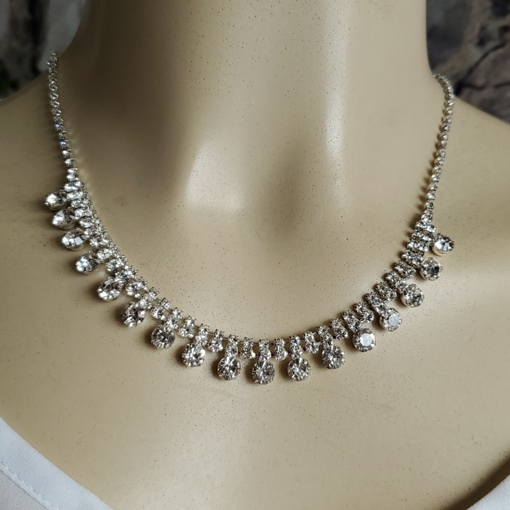 New Vieste Crystal Collection Elegant Necklace